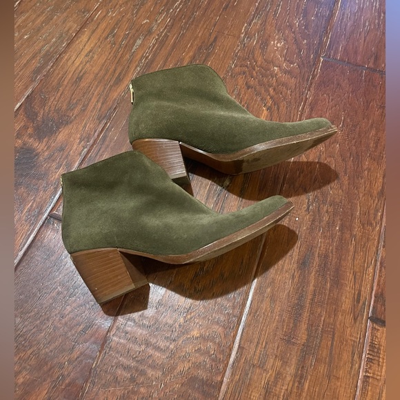 VINCE Havana Front Slit Block Heel Ankle Bootie Rare Sage Color Size 36 - Picture 5 of 16